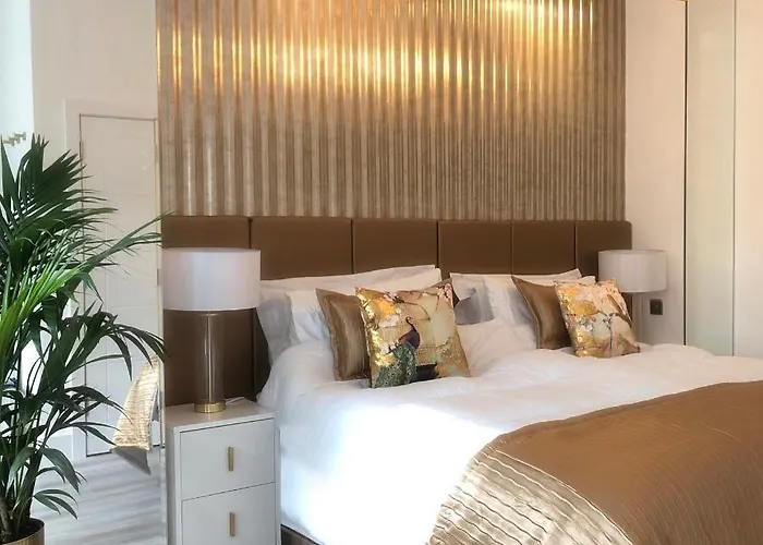 Palms Lux Living Condo B'Mouth Town Centre & Beach